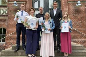 Gruppenfoto vor dem Landratsamt