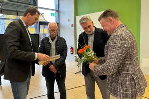 Landrat Dr. Burchhardt und Kreistagpräsident Kurze gratulieren Rüdiger Schröter und Lothar Weinert zur Berufung kt250326 berufung kreisseniorenrat