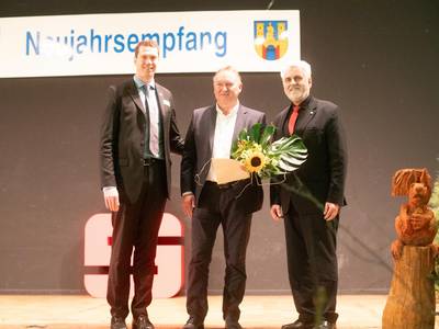 Übergabe Ehrennadel an Bernd Köppen Übergabe Ehrennadel an Bernd Köppen