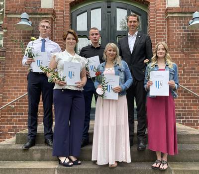 Gruppenfoto vor dem Landratsamt Gruppenfoto vor dem Landratsamt