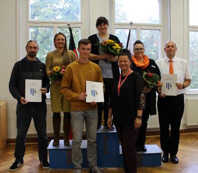 Vertreter der Teams der Kreisverwaltung, der Berufsbildenden Schule Conrad Tack sowie der Volksbank während der Ehrungsveranstaltung