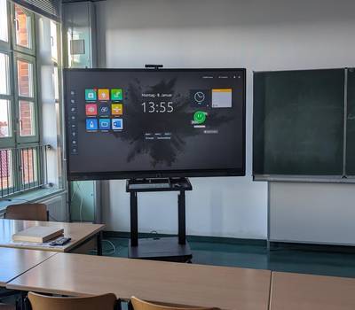 Schulen in Trägerschaft des Landkreises erhalten digitale Tafeln