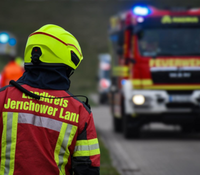 Einsatzkräfte proben Ernstfall an der Doppelsparschleuse Hohenwarthe