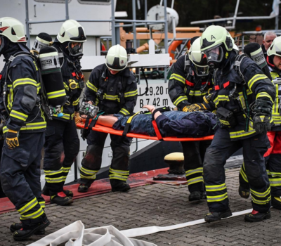 Einsatzkräfte proben Ernstfall an der Doppelsparschleuse Hohenwarthe