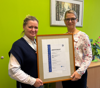 (v. l.) Michaela Schoof und Leiterin der KVHS Ulrike Köpke (v. l.) Michaela Schoof und Leiterin der KVHS Ulrike Köpke