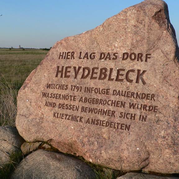 Bucher Brack, Gedenkstein Heydebleck